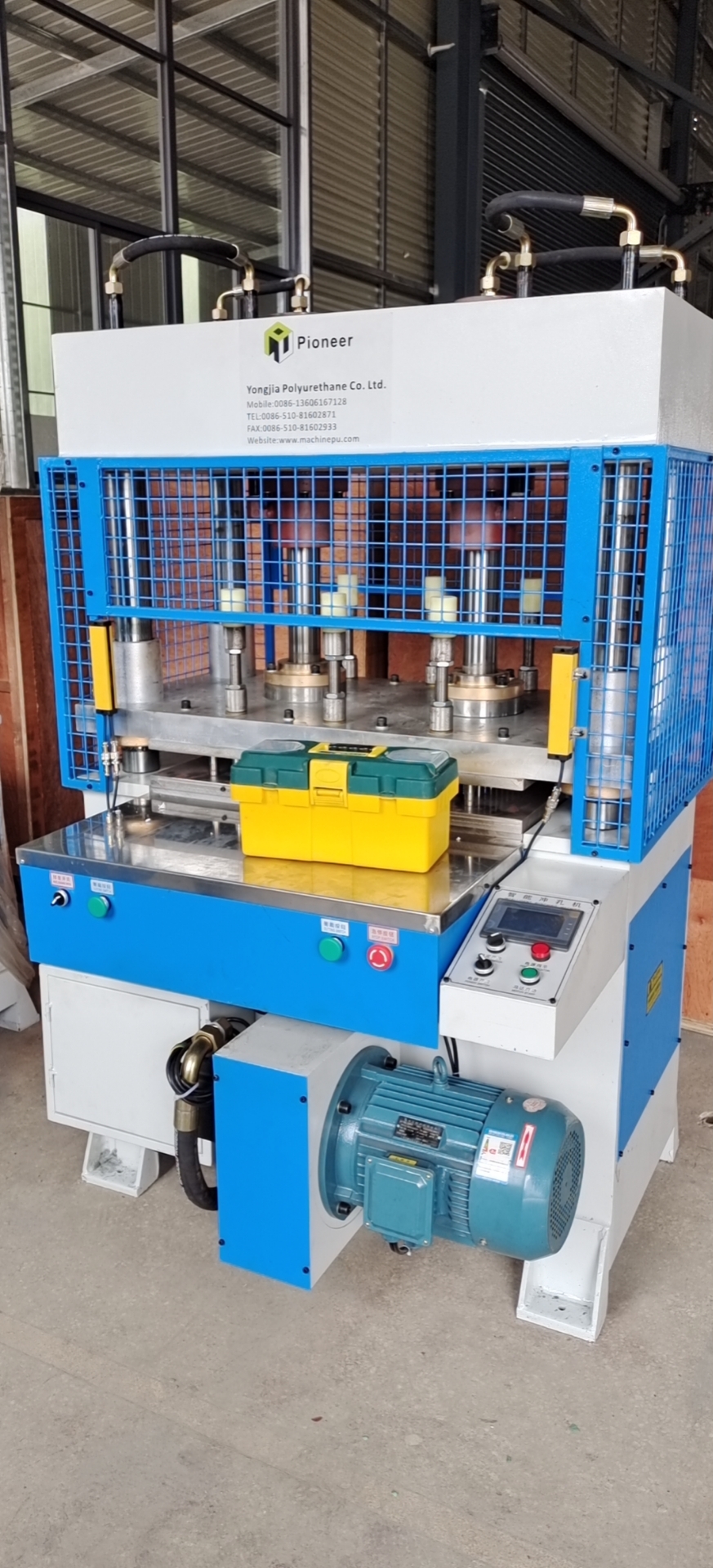 Pillow foam punching machine with hydraulic press and PLC touch screen